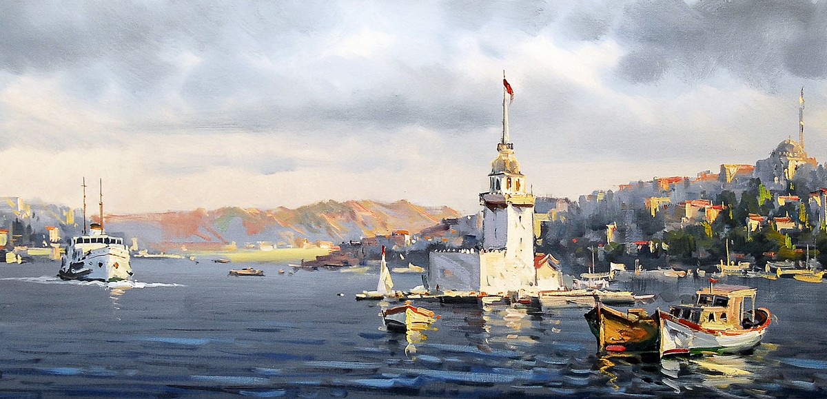 Kız Kulesi küçük tekneler ve bulutlu İstanbul kıyısı