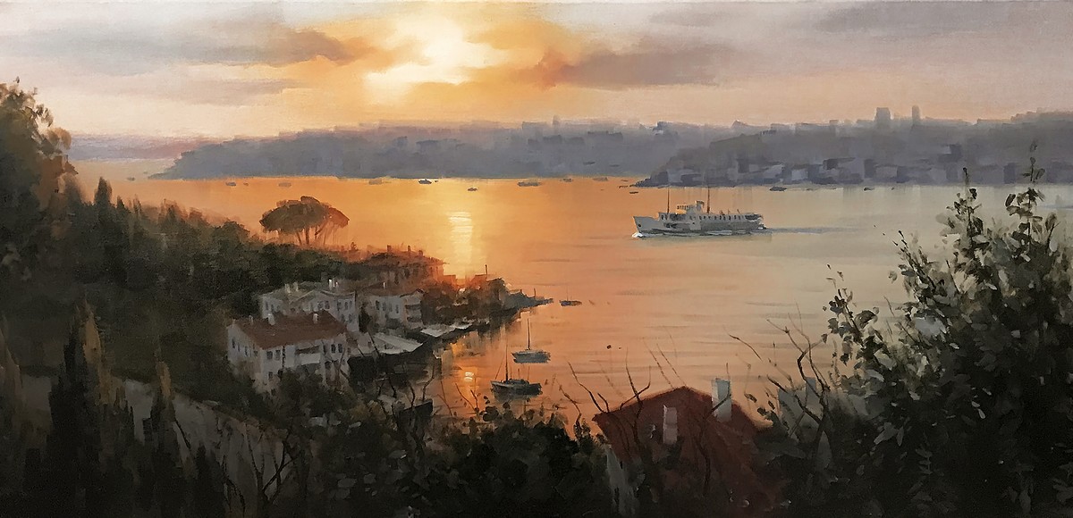 Ağaçlı yüksek kıyıdan gün batımında Boğaz ve gemiler