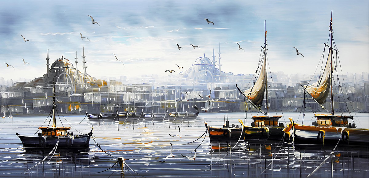 Gri ışık altında İstanbul kıyısı, cami ve yelkenli tekneler